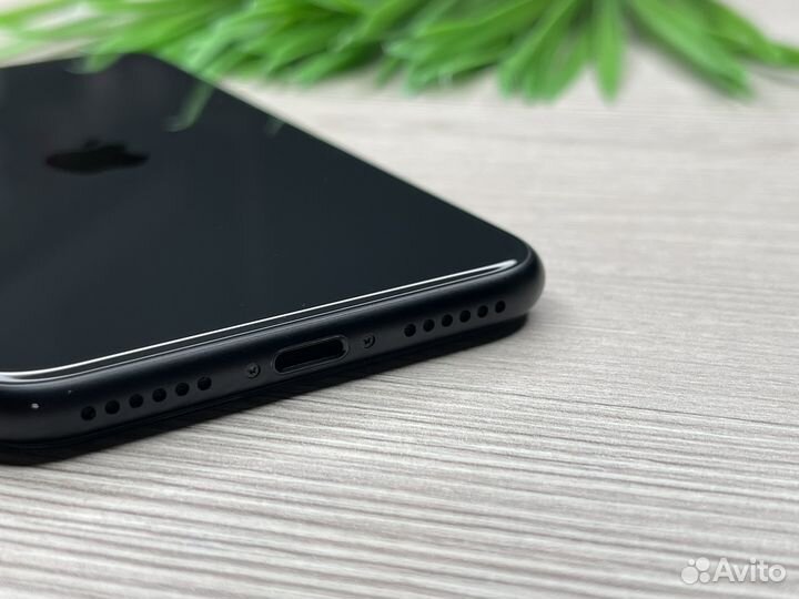 iPhone SE 2020 128GB Black (идеальное состояние)