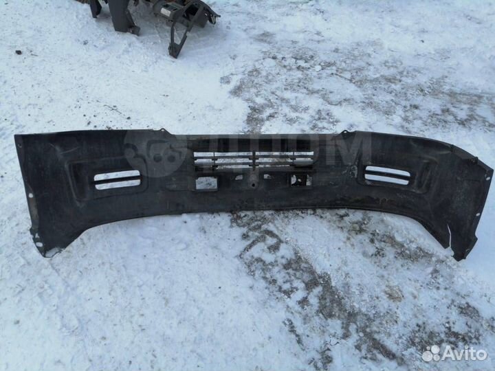 Бампер Nissan Caravan, передний Cwmge25