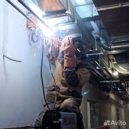 Сварщик, мастер по строительству