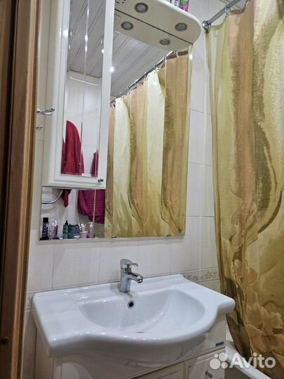 Тумба для ванной и зеркало