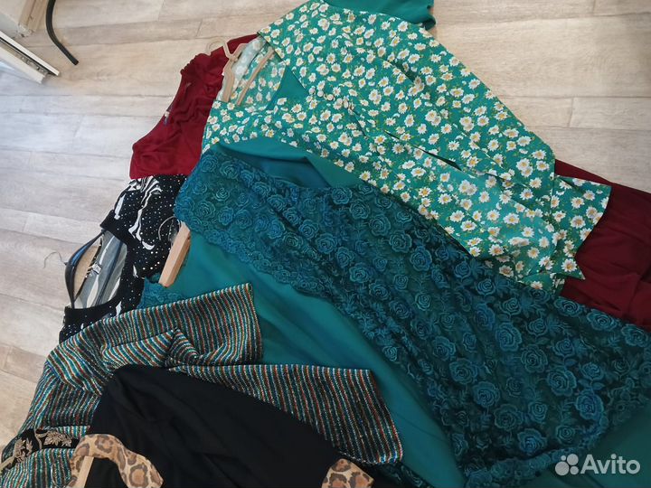 Большая коробка с вещами женскими большого размера