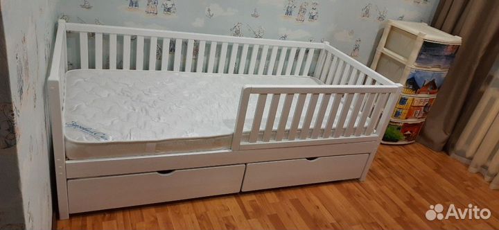 Детская кровать из цельного массива