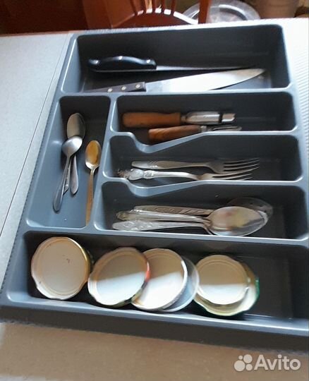 Кухонный органайзер для столовых приборов