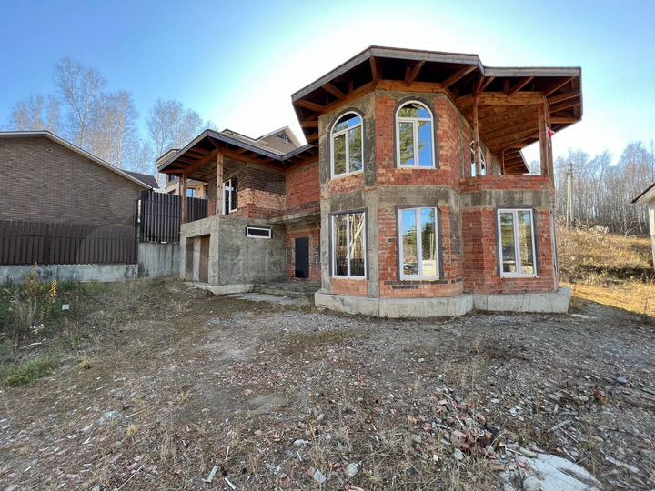 Коттедж 279 м² на участке 8 сот.