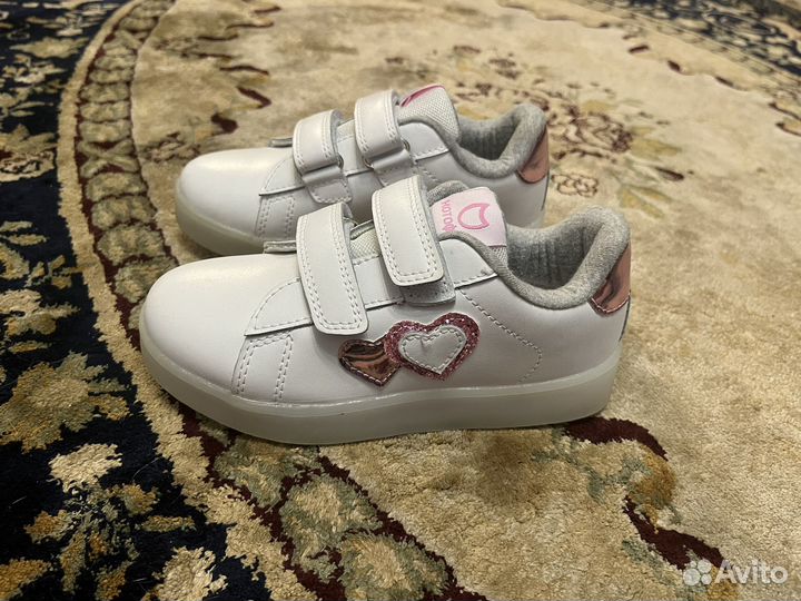 Кроссовки для девочки 29 новые