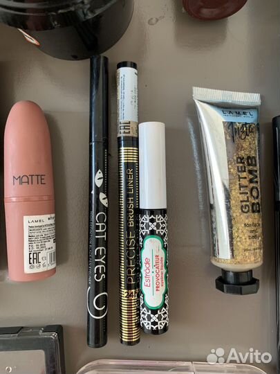 Косметика пакетом кисти маски