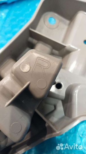 Кронштейн крепления фары верхний Land Cruiser 200