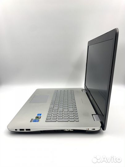 Большой, мощный, металлический ноутбук