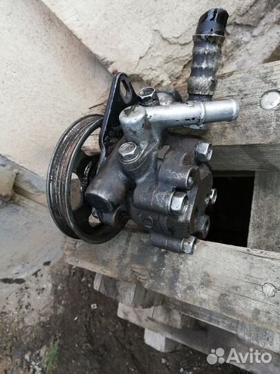 Насос гура на Nissan Sunny B13