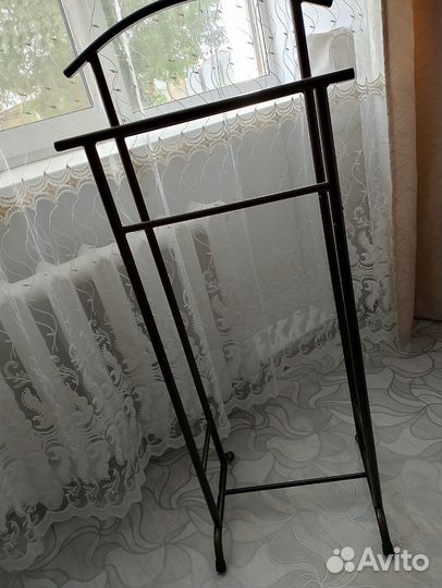 Вешалка для одежды напольная металлическая