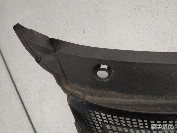 Накладка стеклоочистителя (жабо) передняя правая