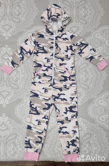 Одежда для девочки комплектом 128-140