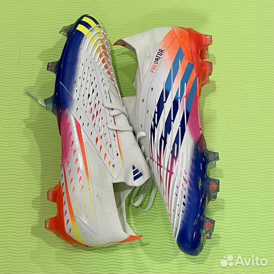 Футбольные бутсы adidas predator