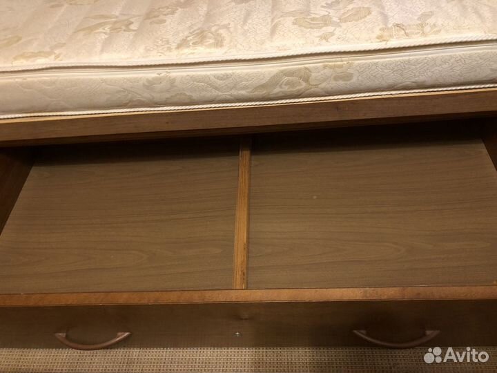 Кроватка-маятник деревянная с матрасом и ящиком