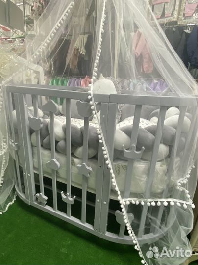 Кроватка для новорожденных с маятником