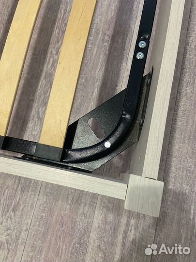 Кровать с матрасом