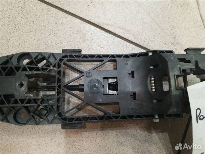 Кронштейн ручки задней правой Skoda Rapid 2012