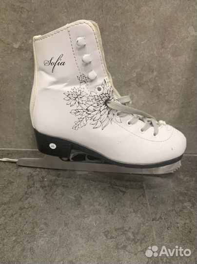 Коньки фигурные Sofia
