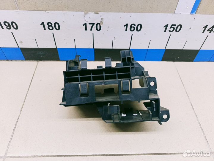 Кронштейн (сопут. товар) A6 C6,4F 2005-2011