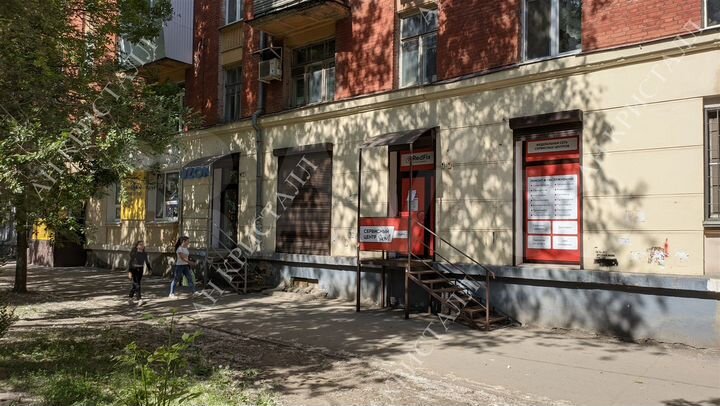 Помещение 79.3 м² с отд.входом. С арендаторами