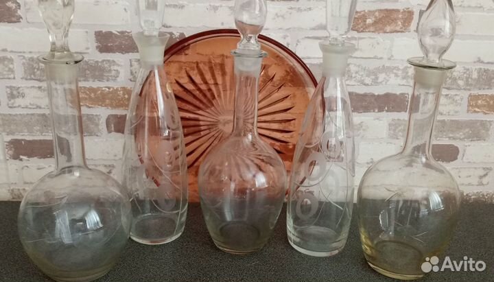 Графины разных форм с пробкой