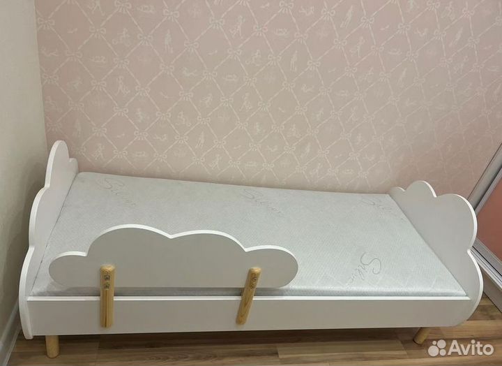 Детская кровать с бортиком