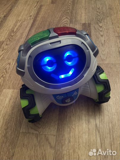 Робот Мови играет с детьми, робот няня