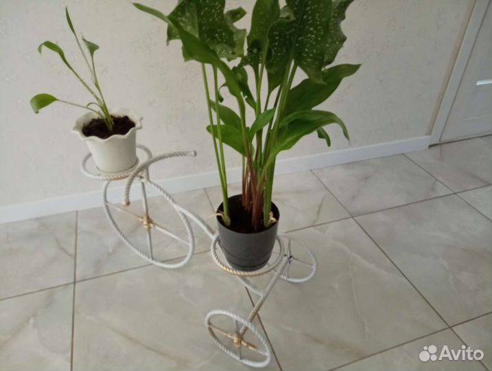 Подставка для цветов напольная металлическая