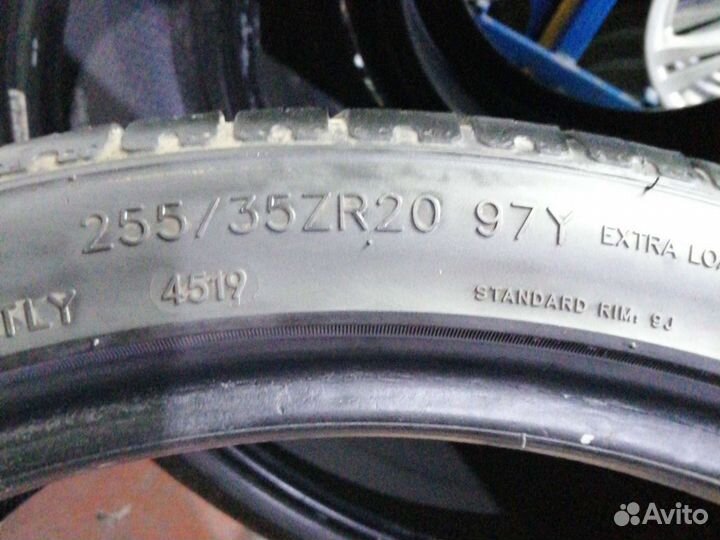 RoadX RXMotion U11 255/35 R20 97Y