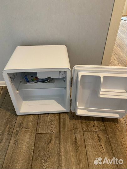 Продам холодильник Midea mdrd86SLF01 Ретро