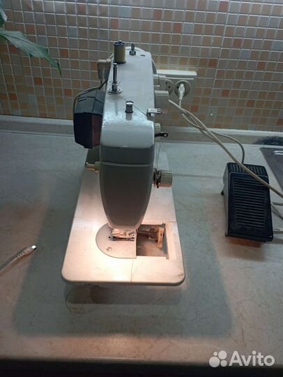 Швейная машинка чайка 142м