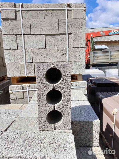 Бетонные блоки стеновые и фундаментные