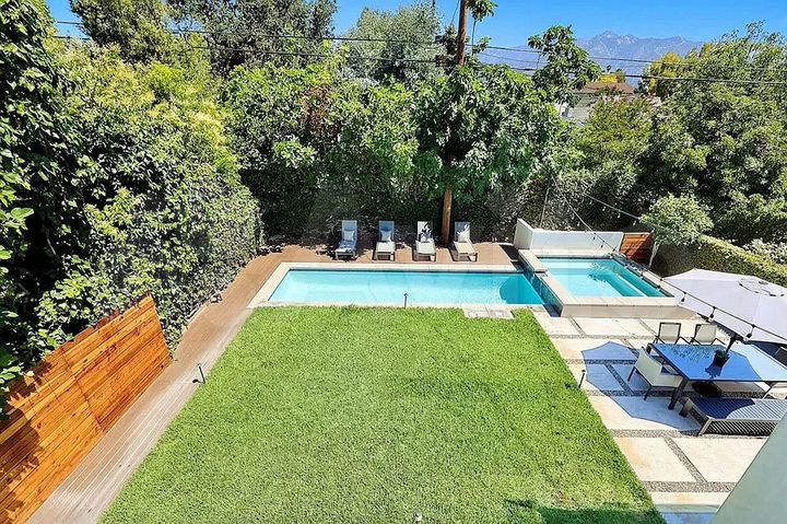 Дом 260 м² на участке 9 сот.