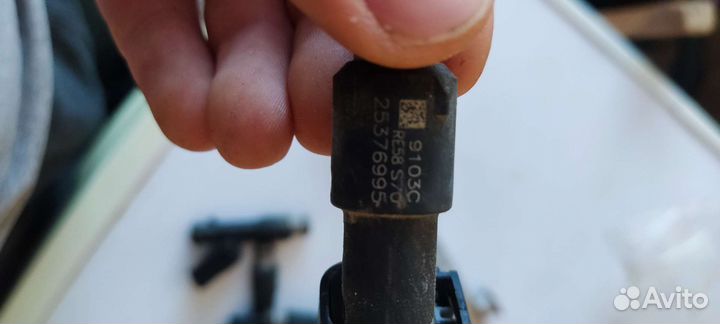 Топливная рампа с форсунками Geely