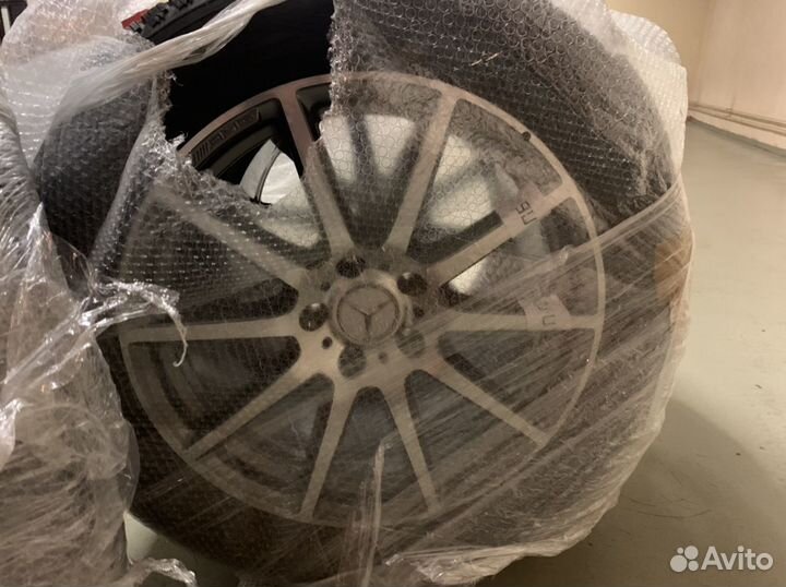 R20 Nokian Tyres Hakkapeliitta R SUV 275/50, PCD 5x130 DIA 84.1