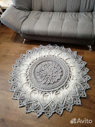 Вязаный ажурный ковёр, ковер 120 см ручной работы