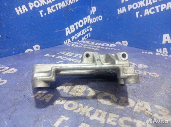 Кронштейн опоры двигателя Nissan X-Trail T30