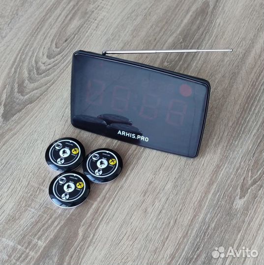 Кнопка вызова официанта или медсестры и табло