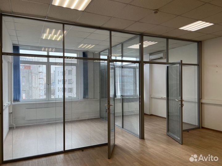 Монтаж стеклянных перегородок