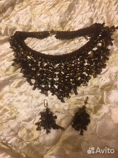 Колье из бисера и камней