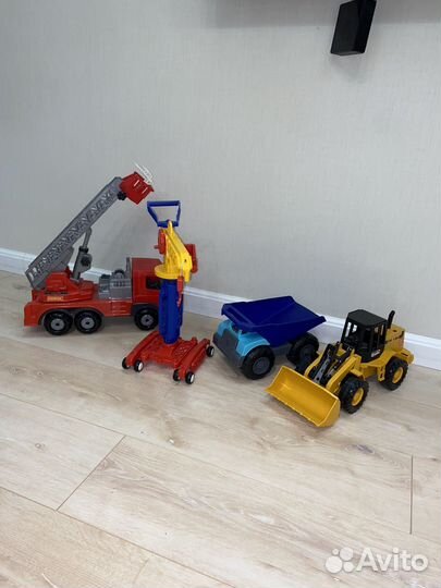 Пожарная машина, бульдозер, грузовик, кран
