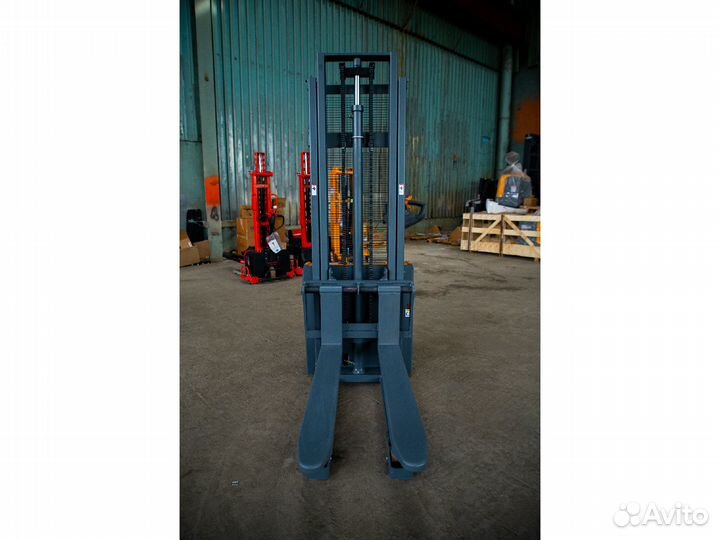 Штабелёр самоходный xilin