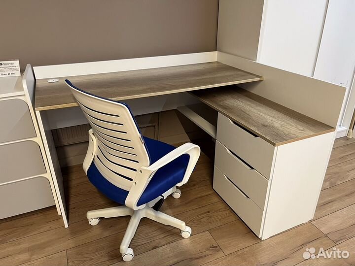 Угловой письменный стол