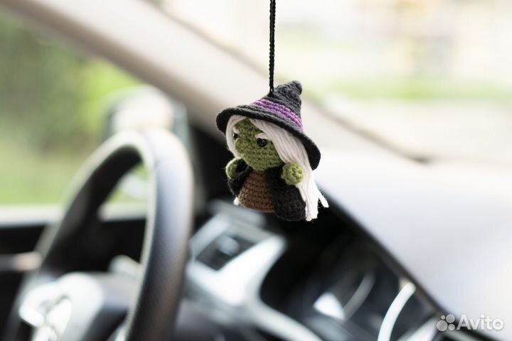 Подвеска игрушка на зеркало в машину ведьма