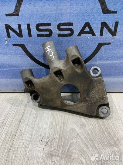 Опора двигателя двс Кронштейн Nissan note E11 Прав