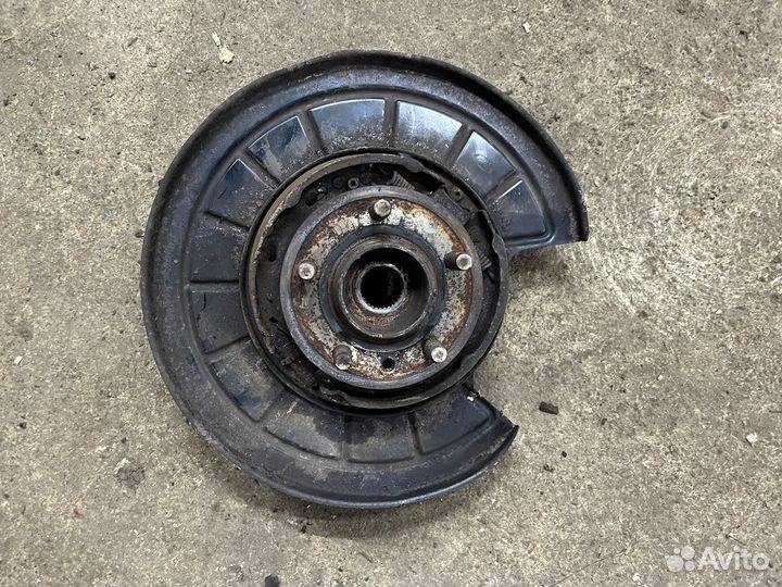 Ступица задняя левая и правая Land Rover Range Rov