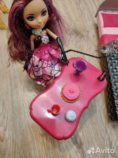 Ever After High Кукольный дом с куклой и аксессуар