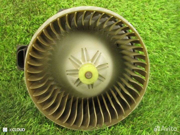 Мотор печки на toyota belta KSP92 1KR-FE