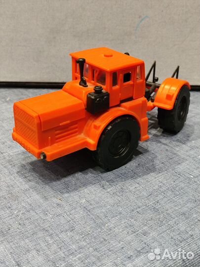 Модель трактора