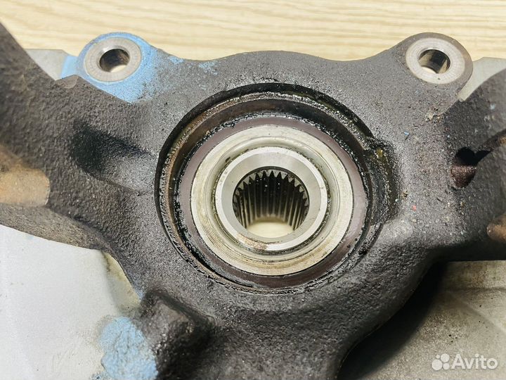 Кулак левый передний Mitsubishi Lancer 10 ASX